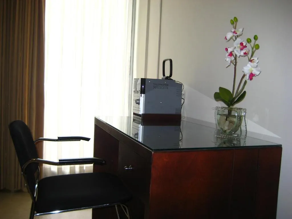 Hotel Primavera Plaza 麦德林