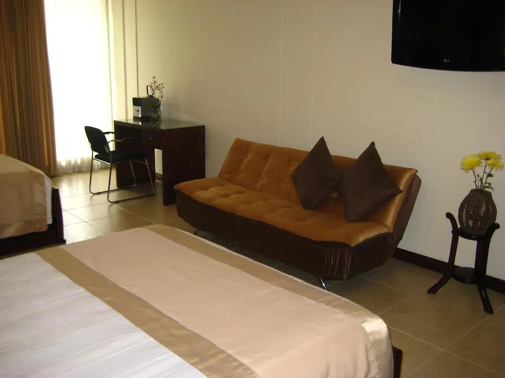 Hotel Primavera Plaza 麦德林